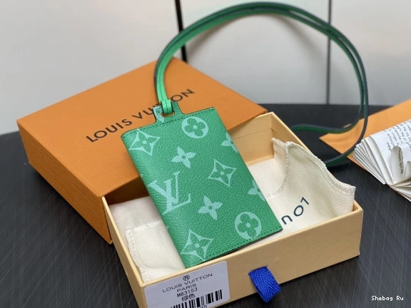 Card Holder Necklace-7.6*10*0.5CM VUITTON LOUIS 0802
